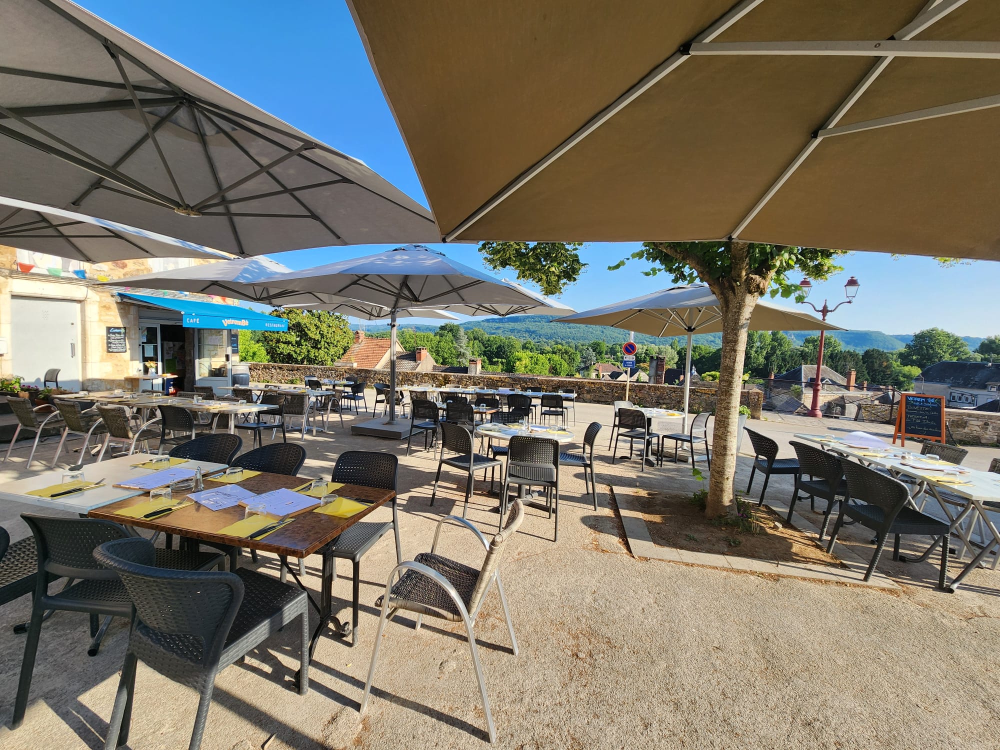 Terrasse du restaurant Veirem Bé à Vayrac